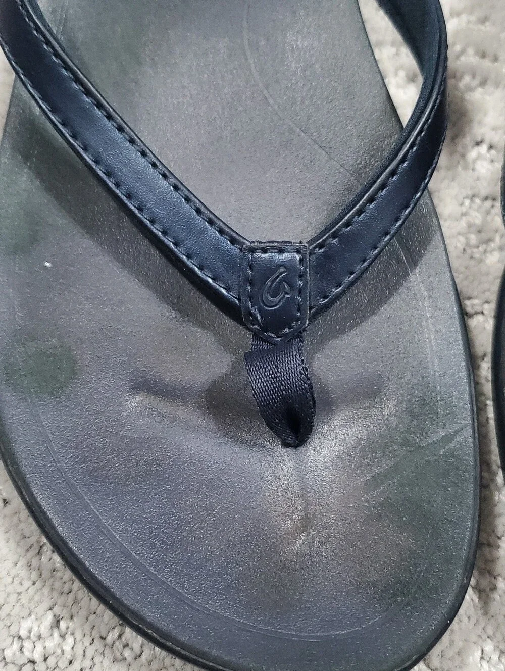 OluKai Ho'opio flip-flops  Navy Blue signature ocean-inspired logo Women Size 7